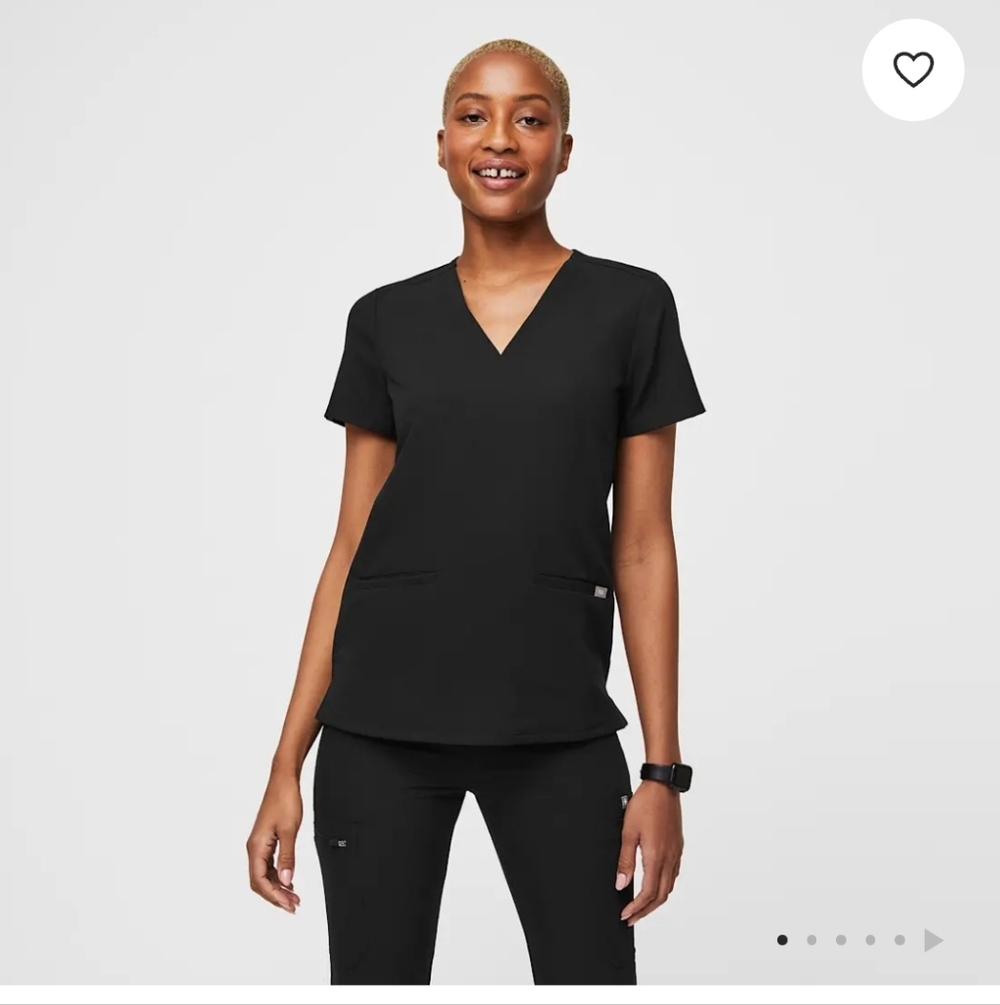 FIGS Womens Casma 3 Pocket Scrub Top